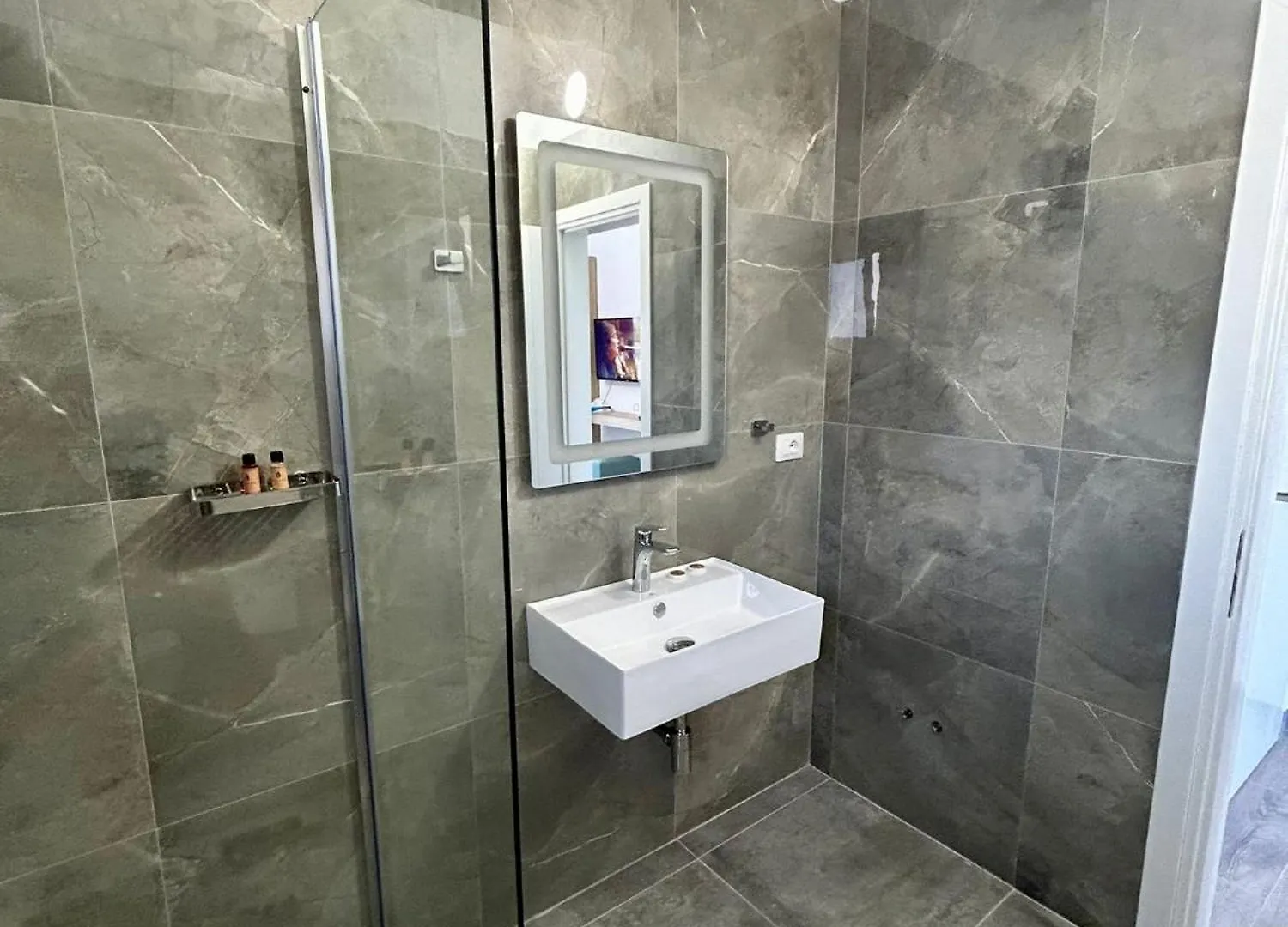 River Residence أوريكوم